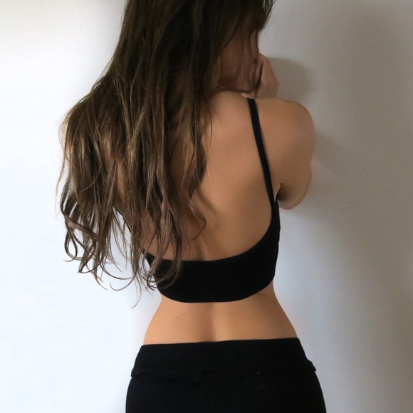 Low-Back Athletic Top (3 Colors Available) - Picture 5 of 8